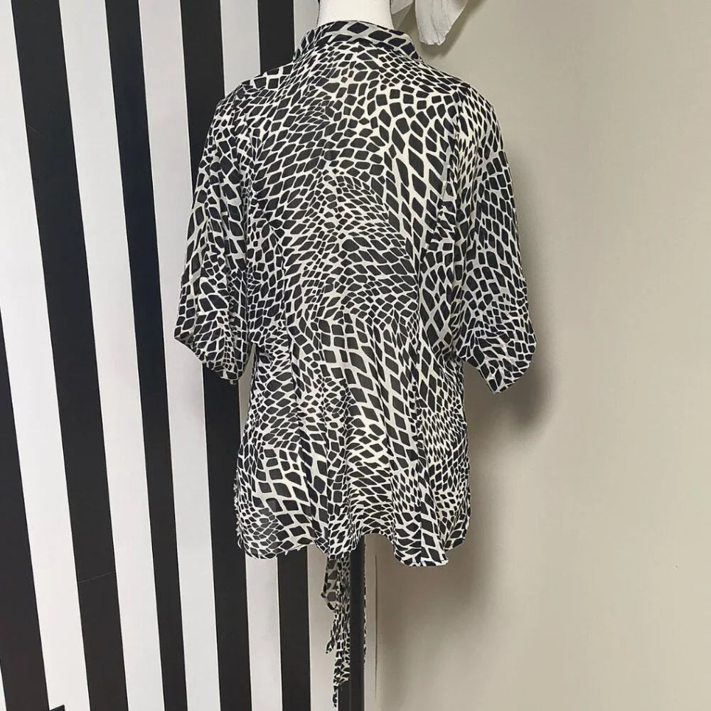 Emma James Black and White Geometric Design Blouse Front Tie Size 14— Preloved