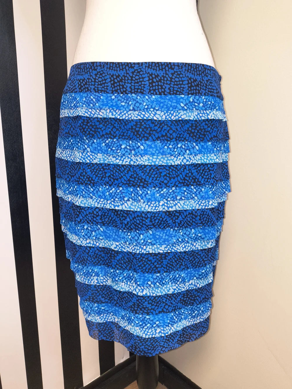 White House Black Market Blue Sequin Stripe Pencil Skirt Size 8— Preloved