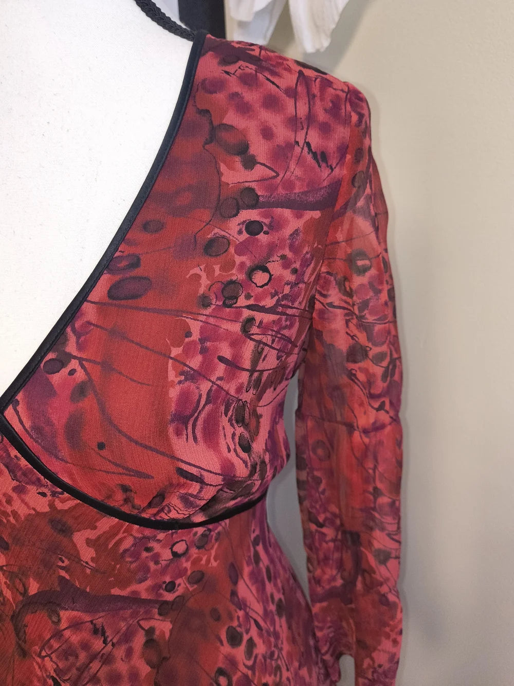 Redux V-Neck Long Sleeve Floral Midi Dress in Berry Size 2— Preloved